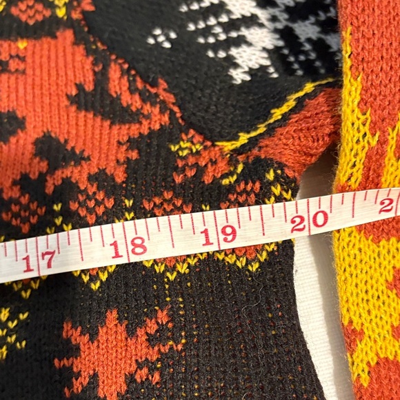 Warner Bros. Harry Potter Gryffindor Red and Black Sweater - Picture 4 of 5